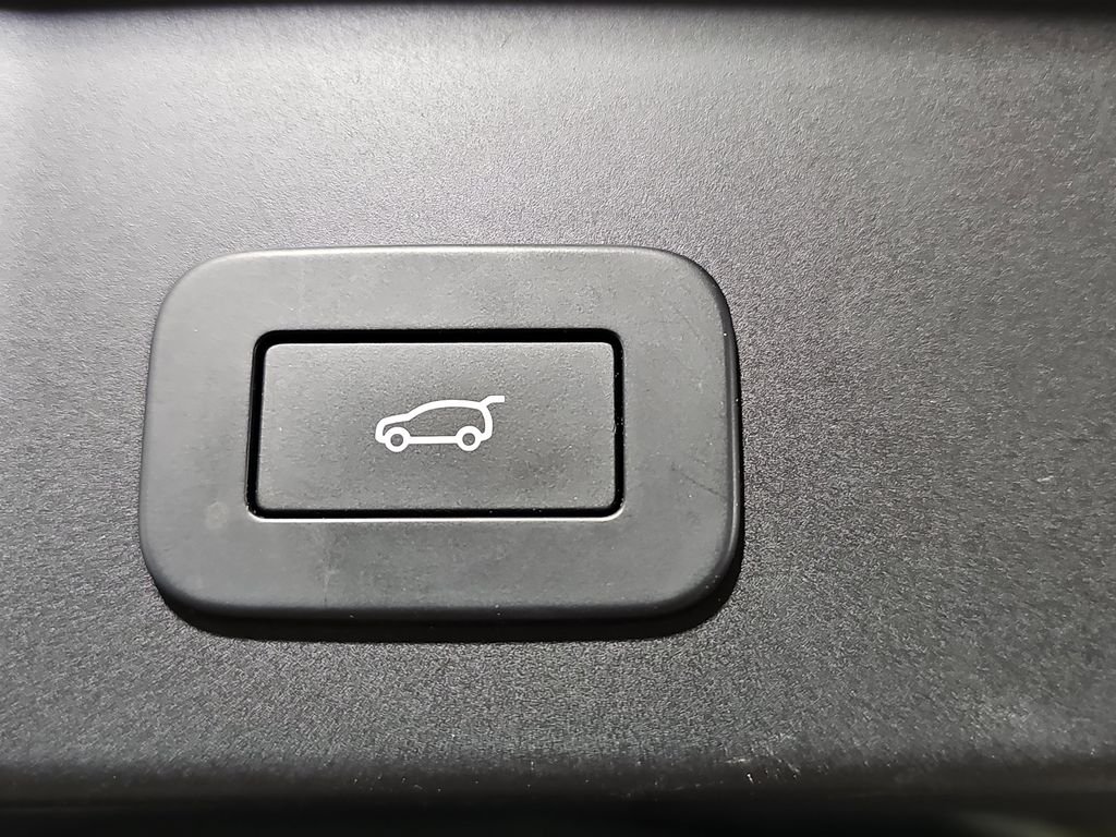 Used 2023 White Land Rover S image 16