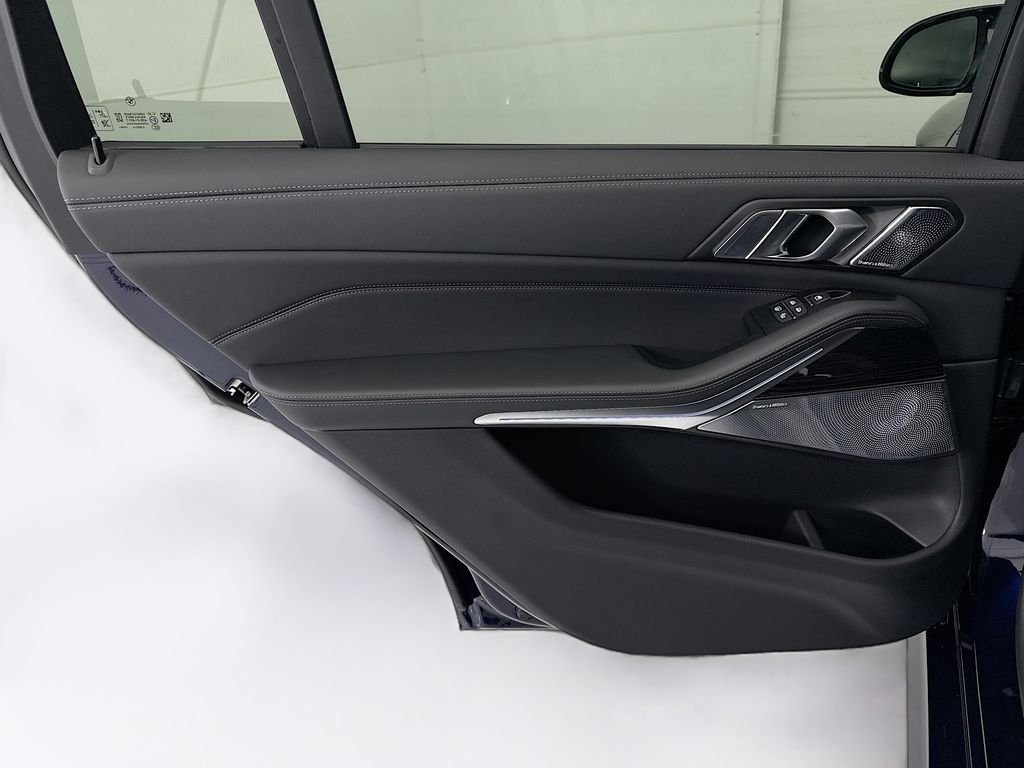 New 2027 Blue BMW M60i image 25