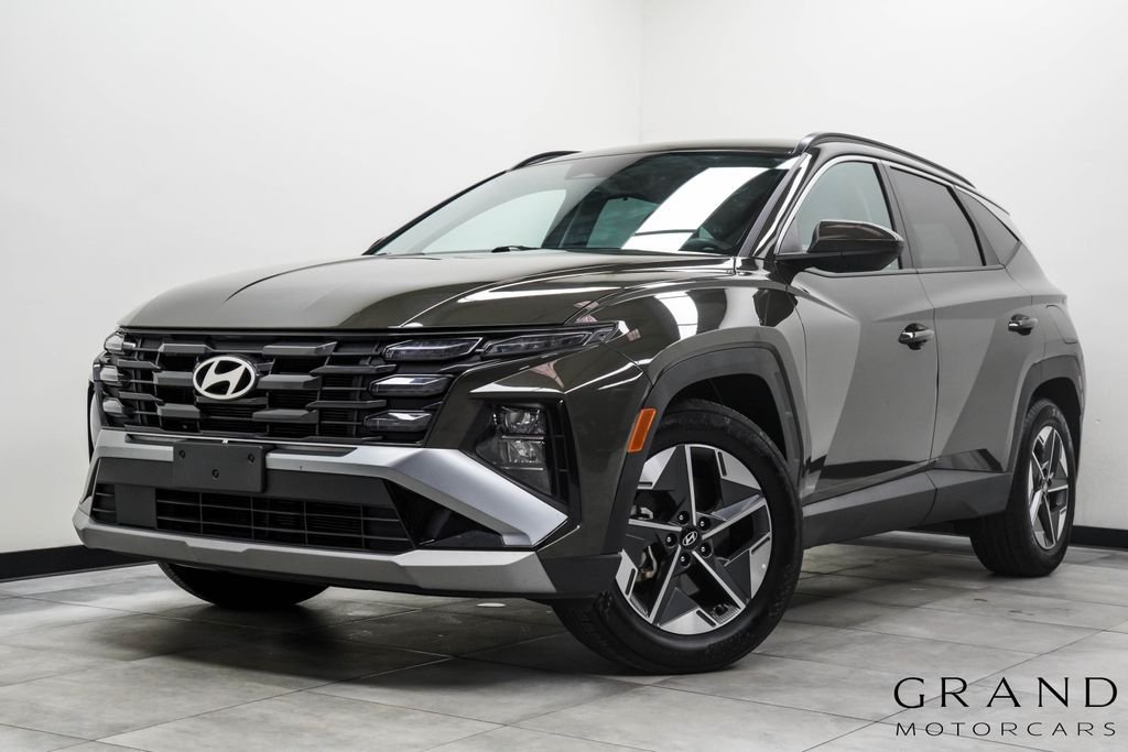 Used 2025 Green Hyundai SEL image 1