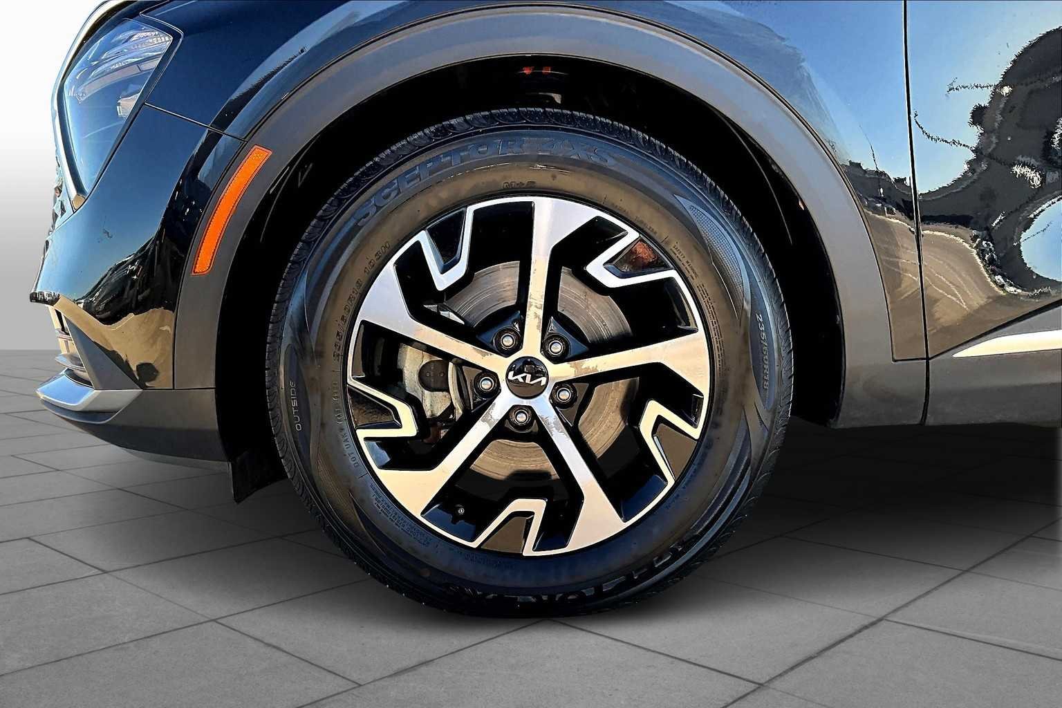 Used 2023 Ebony Black Kia EX image 17