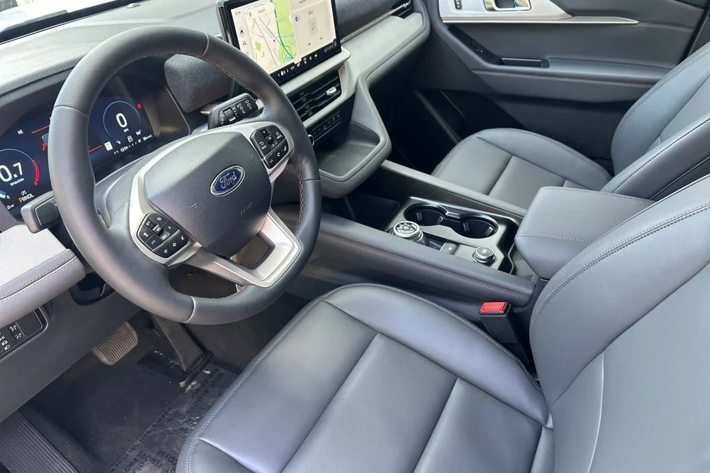 New 2026 Oxford White Ford Active image 10