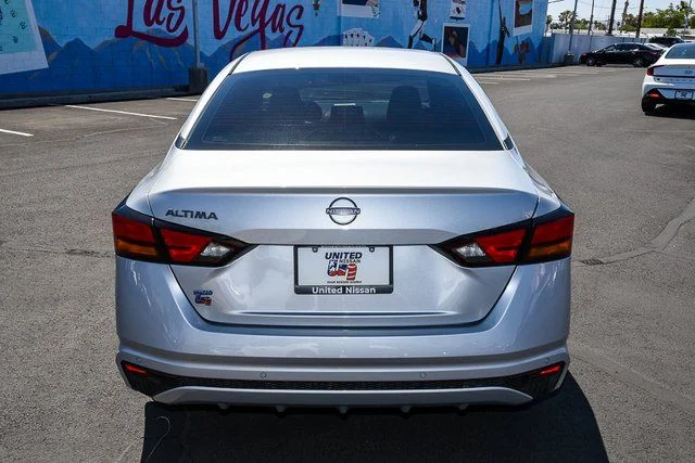 Used 2025 Silver Nissan 2.5 S image 4