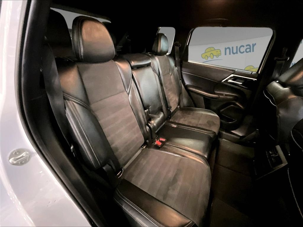 Used 2024 White Mitsubishi SE image 16