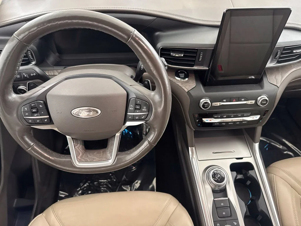 Used 2020 White Ford Platinum image 25