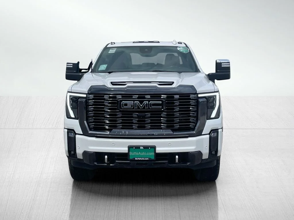 Used 2024 White Frost Tricoat GMC Denali Ultimate image 8