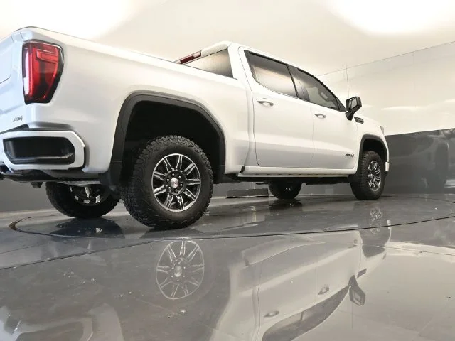 Used 2025 White GMC AT4 image 44