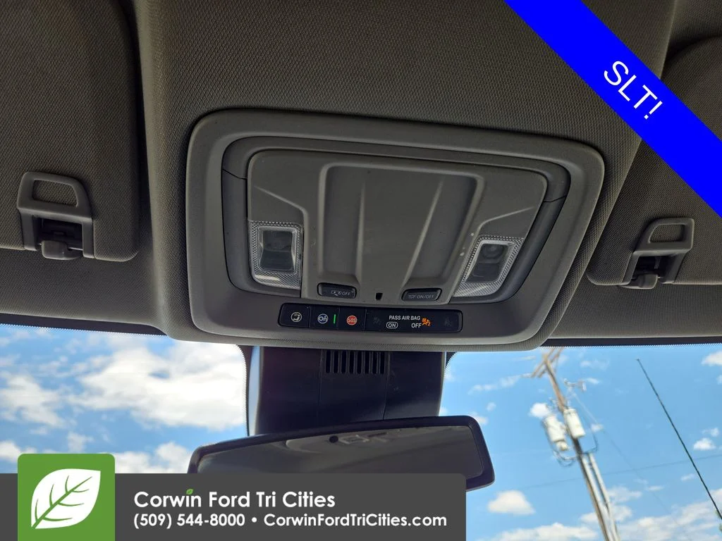 Used 2023  GMC SLT image 28