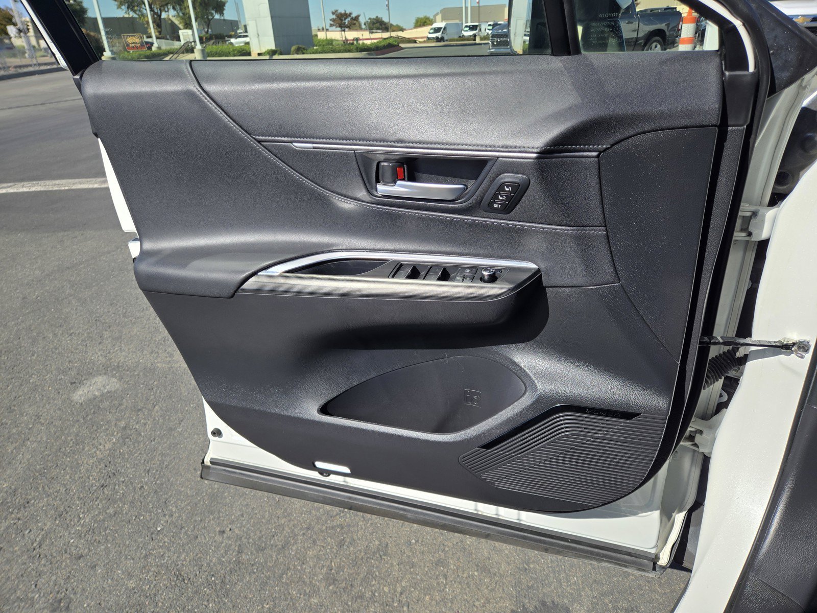 Used 2021  Toyota  image 27