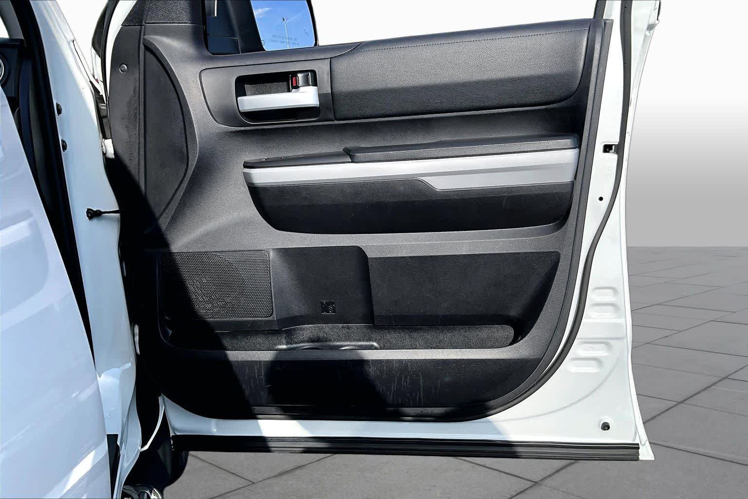 Used 2020 Super White Toyota SR5 image 22