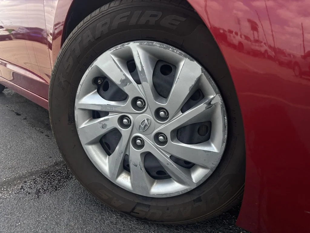 Used 2020 Red Hyundai SE image 16