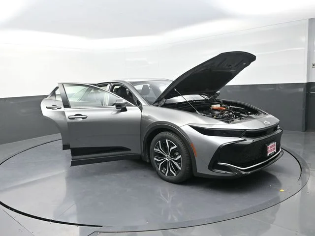 Used 2023  Toyota XLE image 38