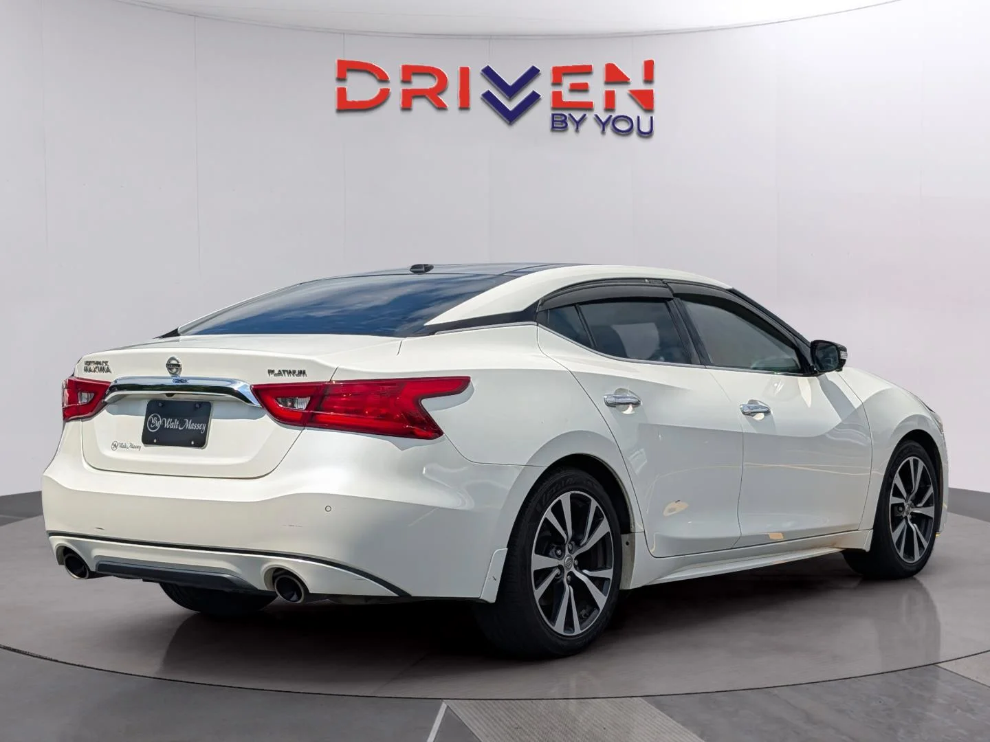 Used 2017 Pearl White Nissan Platinum image 5
