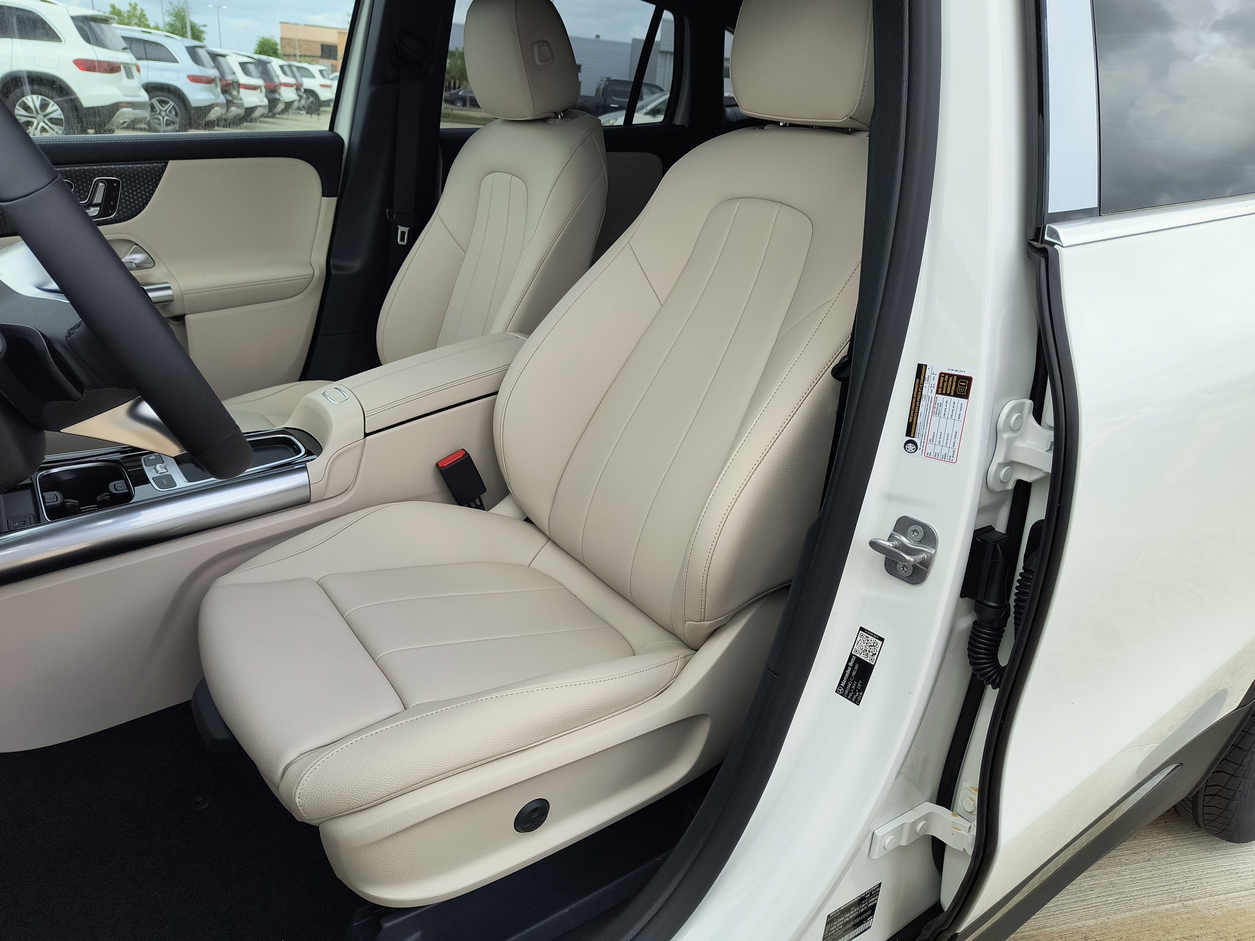New 2026 Polar White Mercedes-Benz GLA 250 image 21