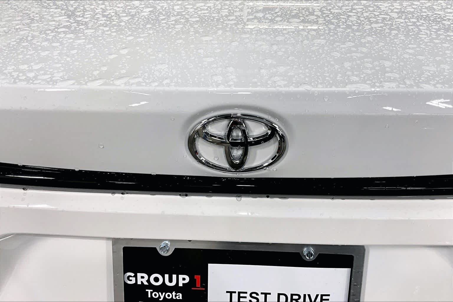 Used 2025 Ice Cap Toyota LE image 31