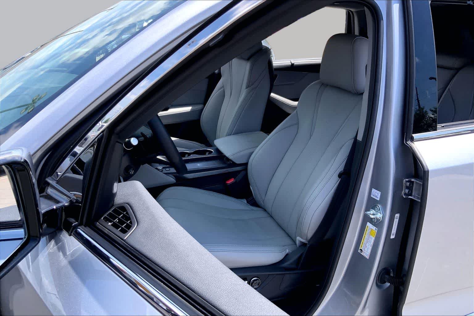 Used 2026 Solar Silver Metallic Acura w/Technology Package image 8
