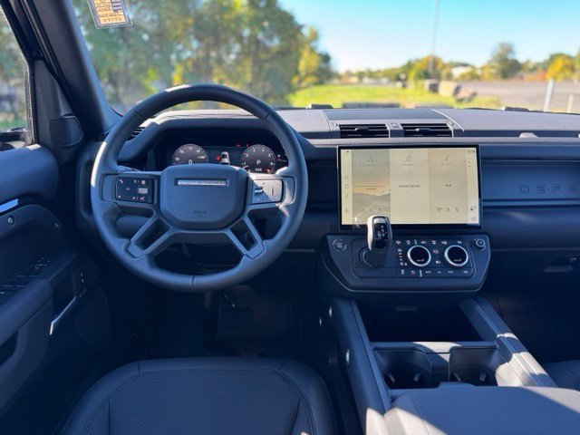 New 2026 Santorini Black Land Rover X-Dynamic SE image 12