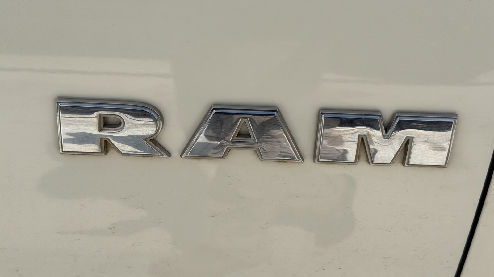 Used 2010 Cool Vanilla Dodge SLT image 7