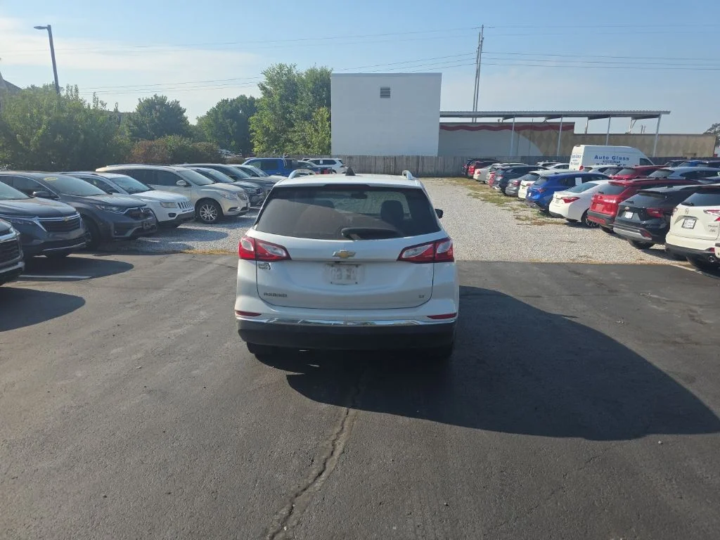 Used 2018 Iridescent Pearl Tricoat Chevrolet LT image 6