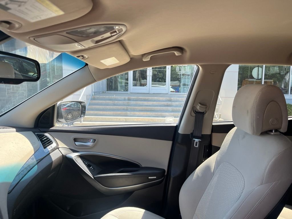 Used 2017 White Hyundai 2.4 image 11