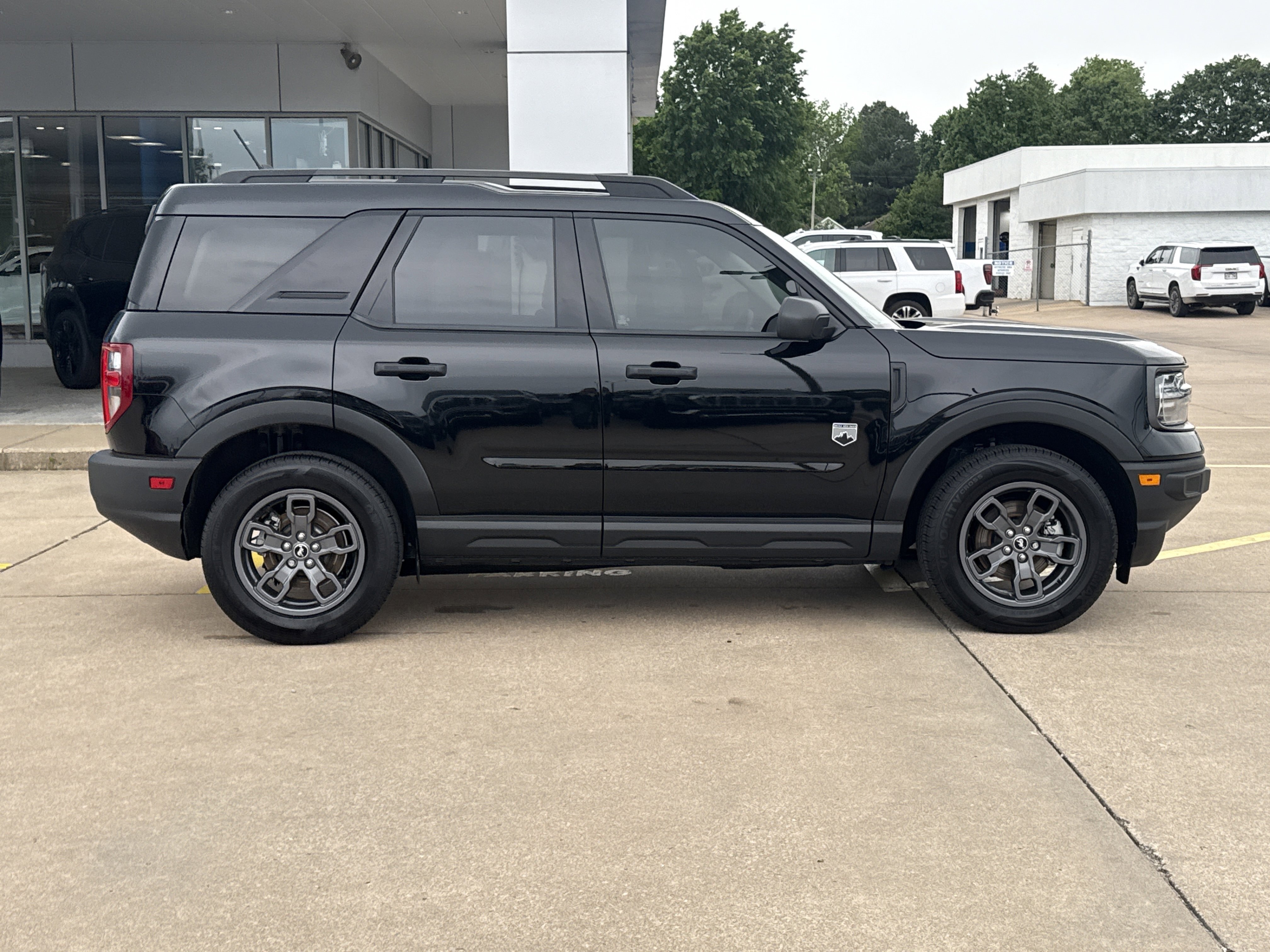 Used 2024  Ford Big Bend image 2
