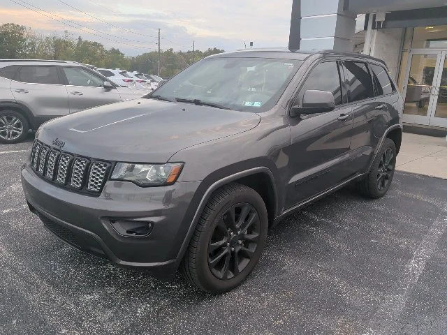 Used 2021 Gray Jeep Laredo X image 5