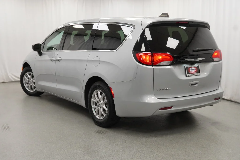 Used 2024 Silver Chrysler LX image 18