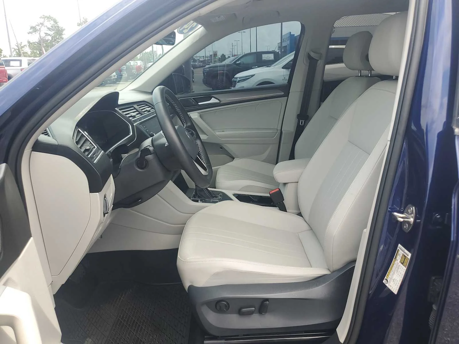 Used 2024 Blue Volkswagen SE image 19