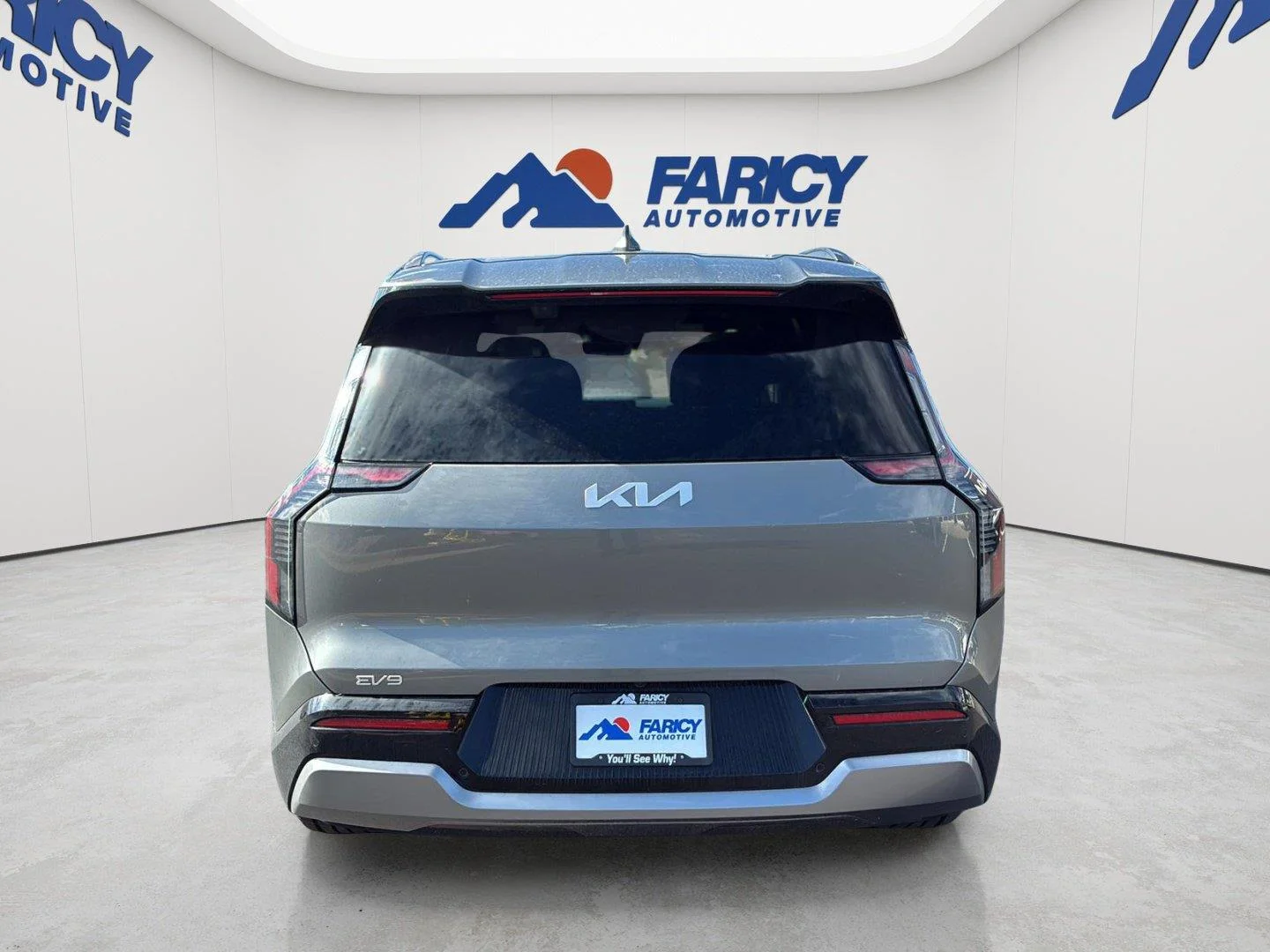 Used 2024 Pebble Gray Kia Land image 6
