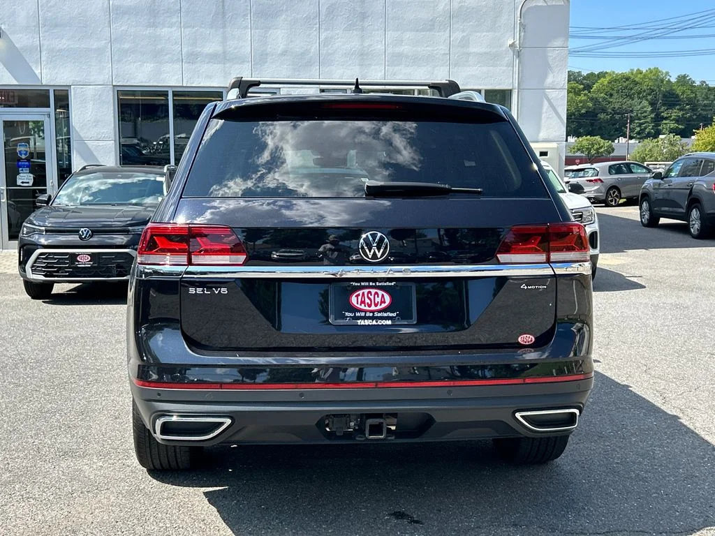 Used 2023 Black Volkswagen SEL image 3