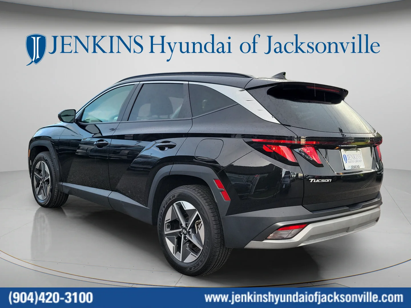 Used 2025 Phantom Black Hyundai SEL image 5