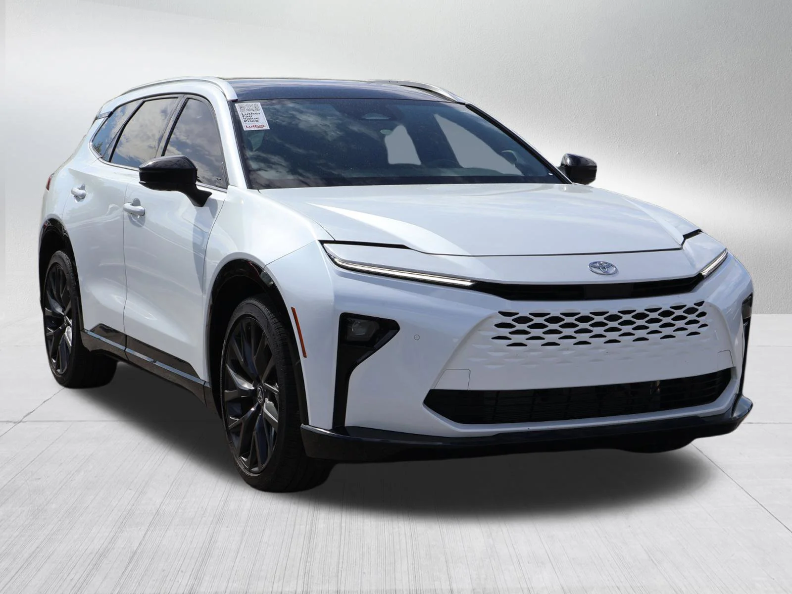 Used 2025 Oxygen White Toyota Limited image 1