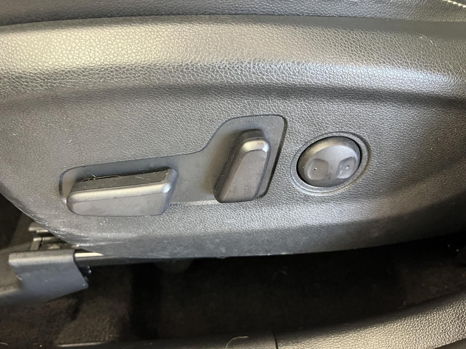 Used 2019 Hyper Red Kia EX image 9