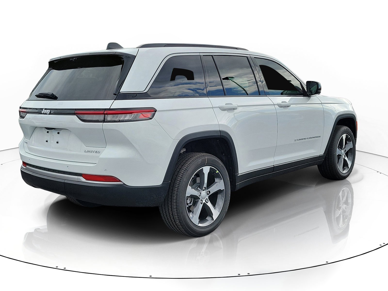 New 2026 Bright White Clear-Coat Exterior Paint Jeep Limited image 3