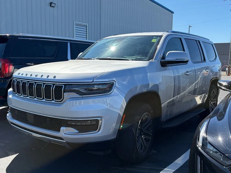 Used 2022 Silver JEEP SERIES III image 3