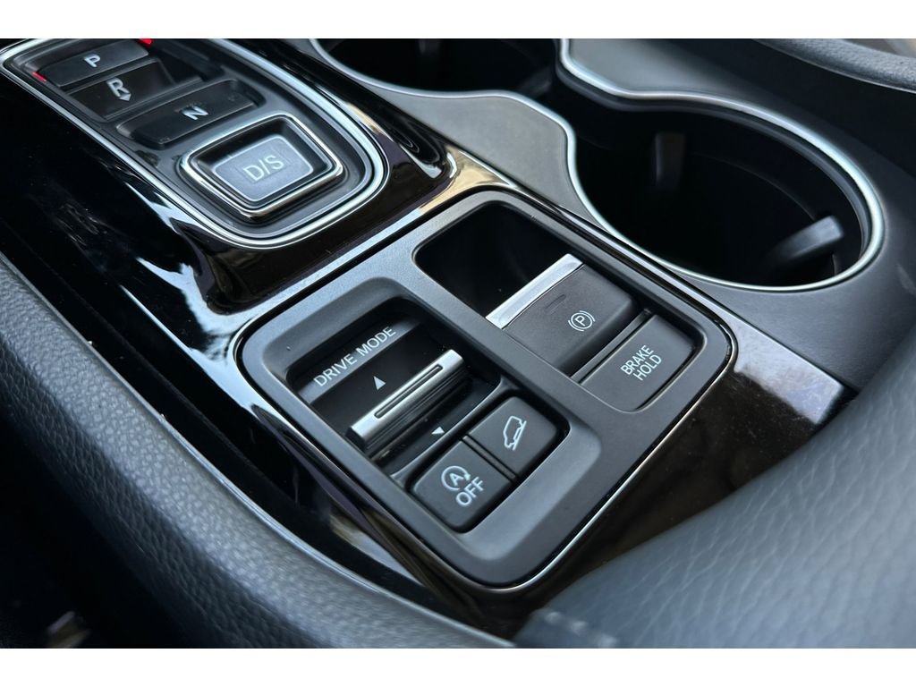 Used 2025 Platinum White Pearl Honda Touring image 33