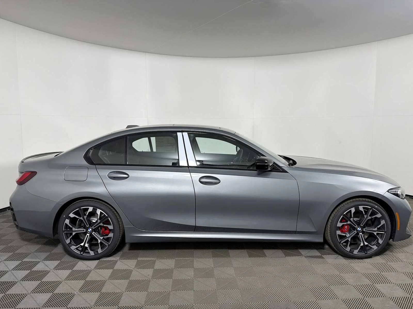 New 2026 Skyscraper Grey Metallic BMW 330i xDrive image 8