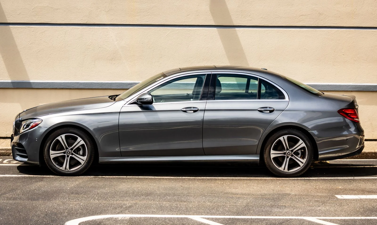 Used 2018 Gray Mercedes-Benz E 300 image 4
