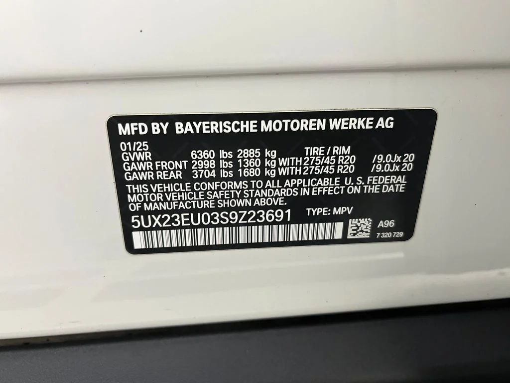 Used 2025 White BMW xDrive40i image 27