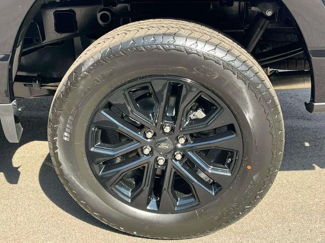 New 2026 Agate Black Metallic Ford XLT image 12