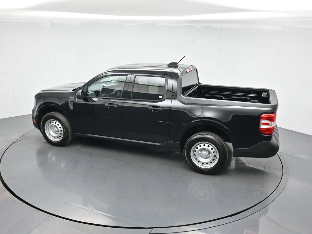 Used 2025 Black Ford XL image 41