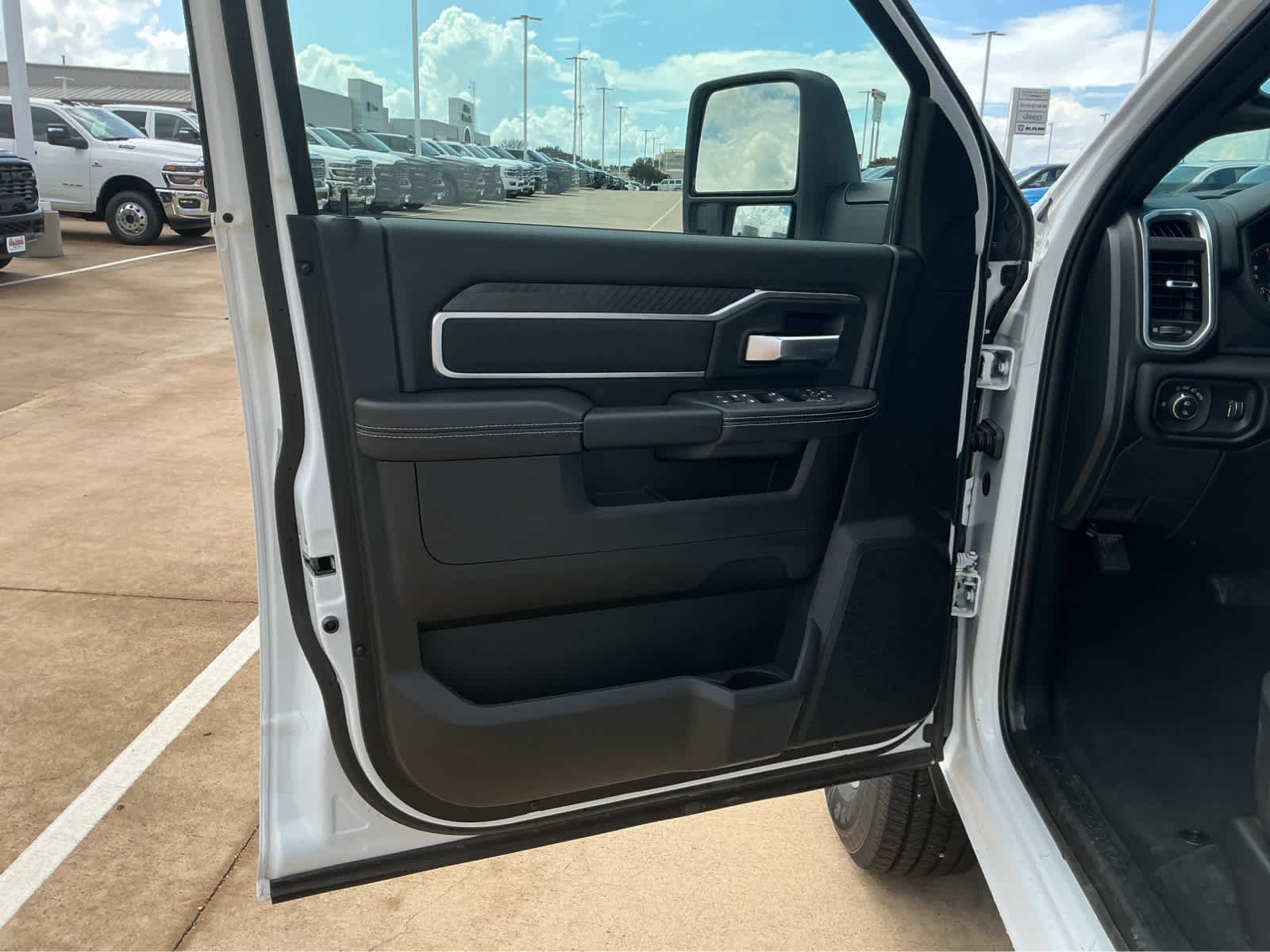 New 2026 Bright White Clear-Coat Exterior Paint RAM Lone Star image 18