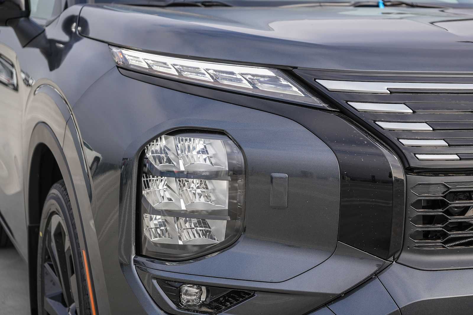 New 2026 Moonrock Gray Nissan SL image 4