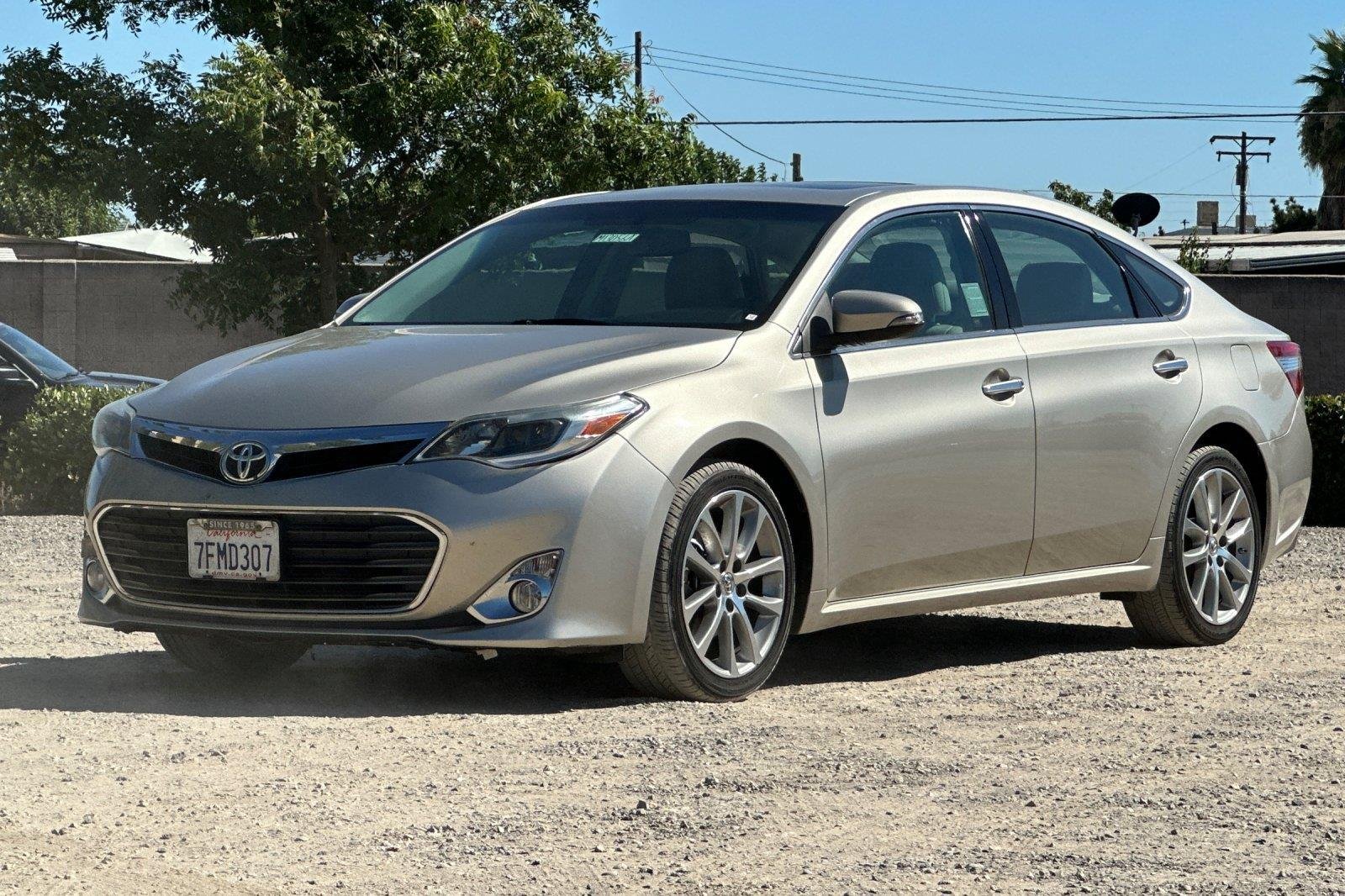 Used 2014 Creme Brulee Mica Toyota XLE Touring image 8