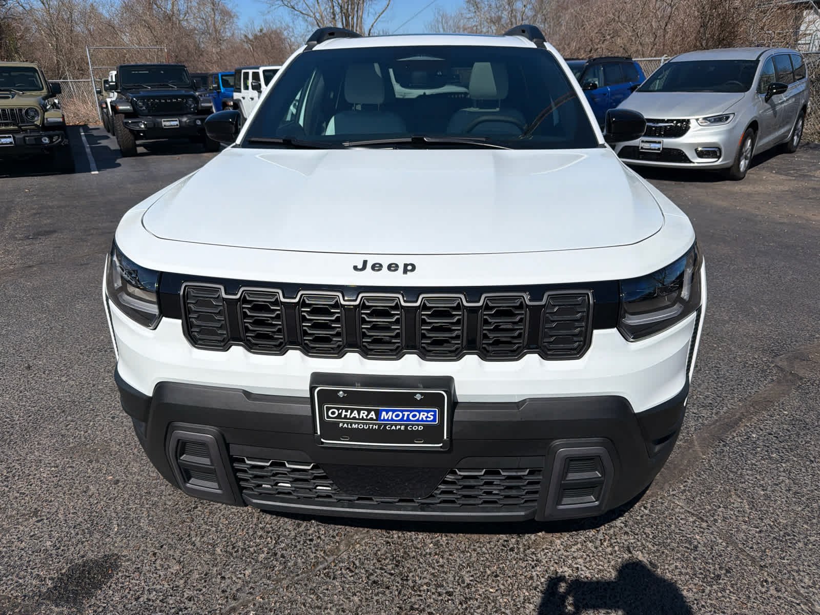 New 2026 Bright White Clear-Coat Exterior Paint Jeep Limited image 2