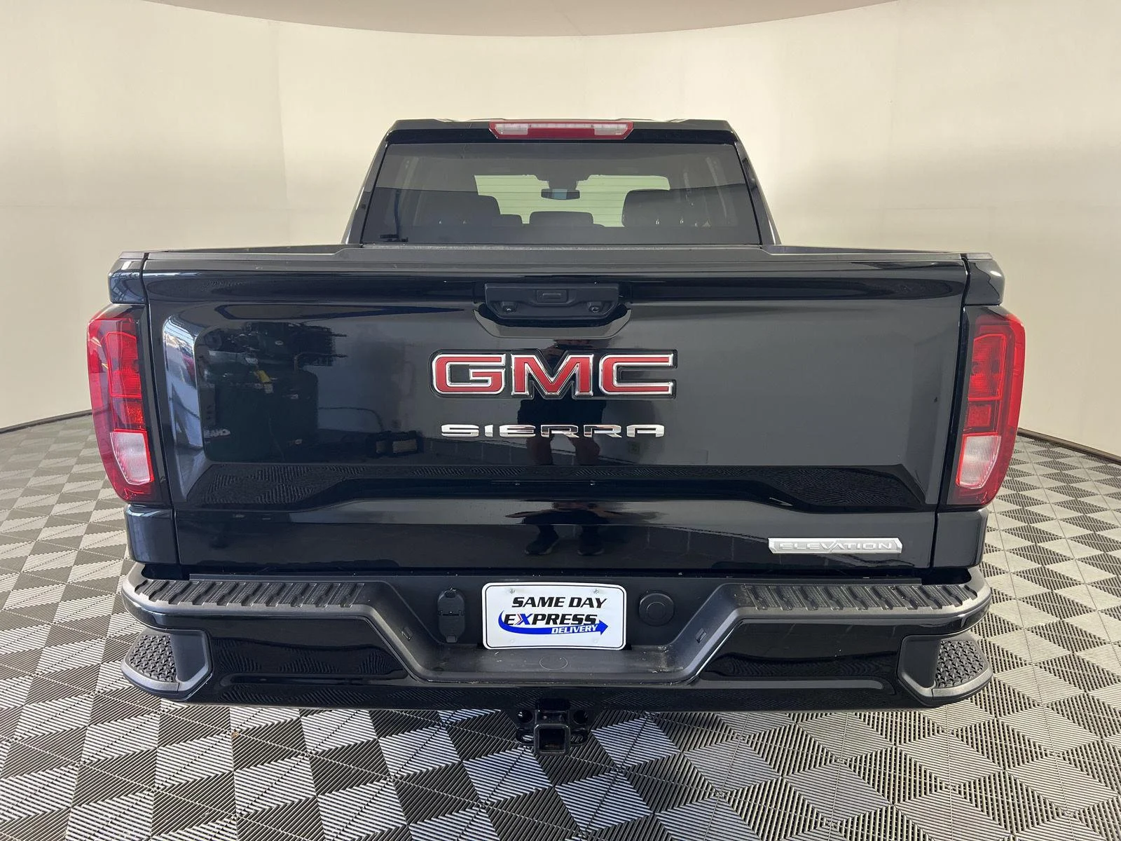 Used 2025 Onyx Black GMC Elevation image 25