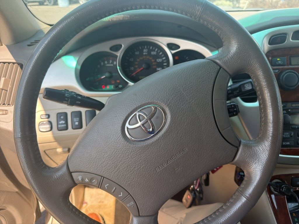 Used 2005 SONORA GOLD PEARL Toyota Limited image 2