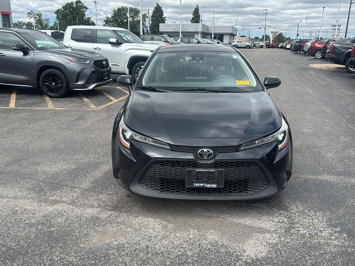 Used 2021 Toyota Corolla LE with VIN JTDVPMAE2MJ149710 for sale in Williamsville, NY