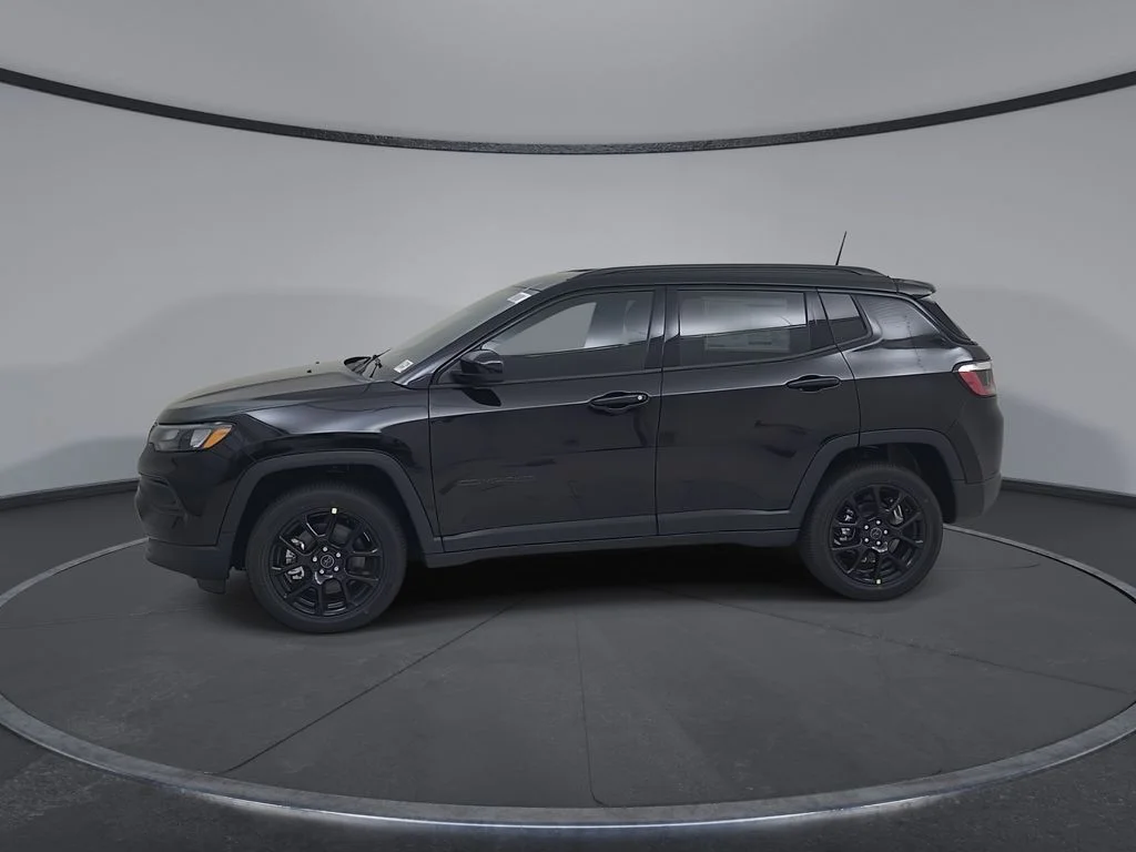 New 2026 Diamond Black Crystal Pearlcoat Jeep Latitude image 8