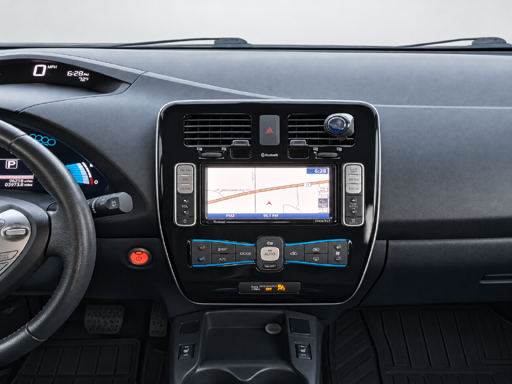 Used 2015 Gray Nissan SV image 15
