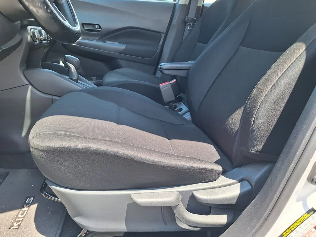 Used 2025 White Nissan S image 27